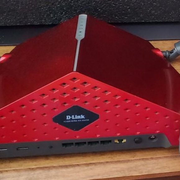 D-Link DIR-890L Tri-Band Ultra Wifi AC3200 Cloud Router - Picture 4 of 5